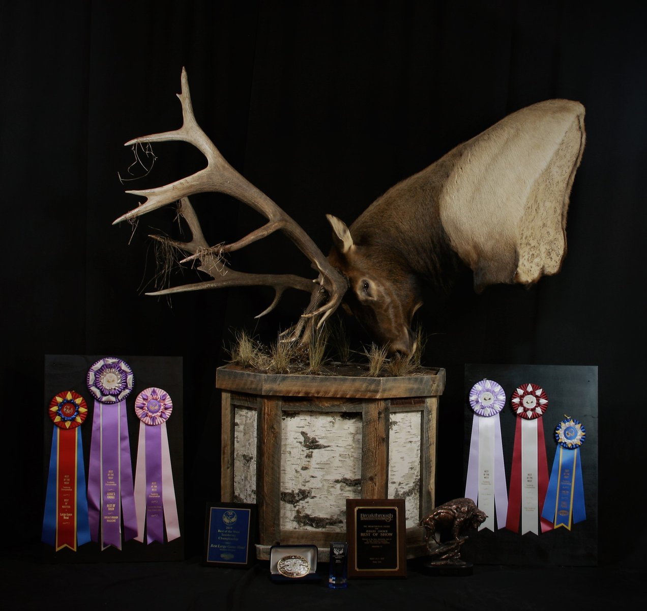 Elk Pedestal
